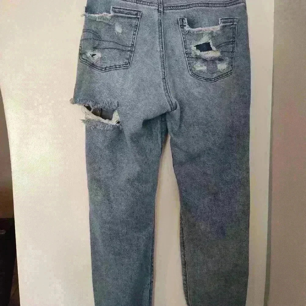 American Eagle Ripped Jeans High Rise Mom Jean 0-Short #207 - Picture 2 of 3